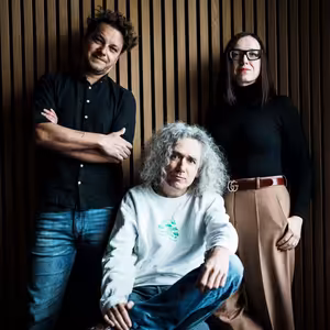 Jsou větší dinosauři na koncertě Nine Inch Nails nebo v Jurském světě? A co dělala první česko-vietnamská generace na Letní škole, 2001?