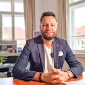 Bartoš paralyzoval Česko. Zamrzly stavby za 100 miliard. Uzná selhání a odstoupí? | Čau Praho! #95