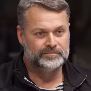 Češi jen hledají důvody, proč něco nejde, a brblají. Hosty kontrolujeme, lustrace to není, říká Šimůnek