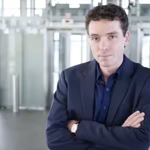 Jak investovat milion - najednou, nebo postupně po částech? Tento muž to spočítal