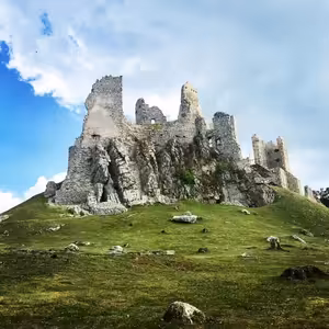 Slovenský Bermudský trojuholník a najmysterióznejšie slovenské pohorie(Výlety po Slovensku s One2We)