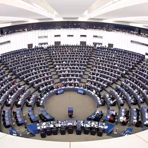 „Ano znamená ano." Europoslanci chtějí jednotnou definici znásilnění, Vondra hlasoval proti