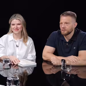 Psychologička M. Debrecká a lekár B. Bajer: "Traumu z detstva vidno v črevách, mačacie pradenie znižuje tep a plač nás chráni"