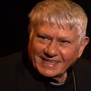 .pod lampou hovorca Charty 77 a moderátor miliónovej demonštrácie: Pravda je viac ako kariéra