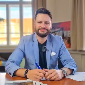 Čau Praho! #40: Luxusní Bartošovo občerstvení za 20 milionů Kč. ČR se propadá na všech žebříčcích