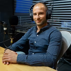 Jamshed Anwarzai, očný chirurg