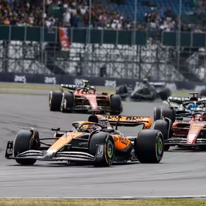 InstaPokec ze Silverstonu: Proč se to za dominantním Verstappenem tak míchá?