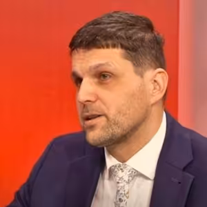 Kuloáry | Petr Hladík (ODS): Nechci, aby se příští premiér choval stejně jako Robert Fico | 8. 1. 2025