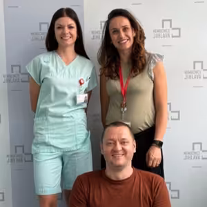 Nový tým zdravotníků pomůže pacientům od rozpíchaných rukou