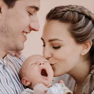 #9 O porodech, porodnicích a ženské síle s dulou Nikolou Minaříkovou