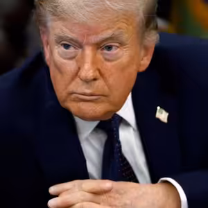 Trump chtěl Kanadě zabránit v obchodu s jinými velmocemi. Dosáhl ale opaku a těžit z toho bude Čína