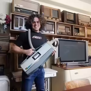 VYSAVAČ 003 - Kamil Holán