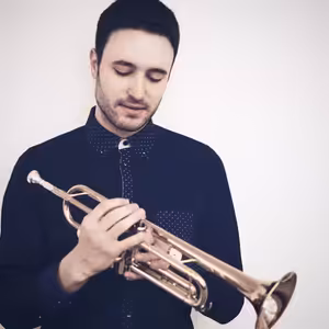 Představujeme: DJ CHRIS VERN, multižánrový DJ a trumpetista v jedné osobě