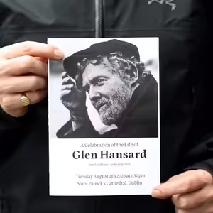 Čím lidi spojoval Glen Hansard? A jaká byla nejtěžší filmová role jinanu dvoulaločného?