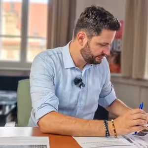 Čau Praho! #41: Bartošův účet: 20 milionů za občerstvení, 1 milion za výlet, 100 tisíc za fotografa