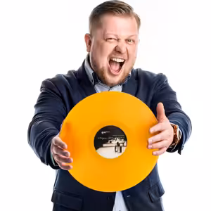 Představujeme: DJ Štěpán Brück, srdcař, který vás nezklame