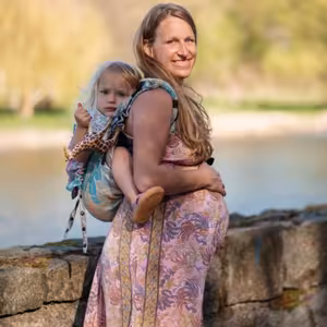 #110 s hostkou Monika, Šátkomanie