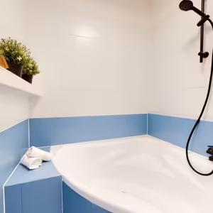 Natieranie obkladačiek - Lacná renovácia kúpeľne či kuchyne