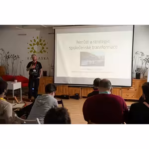 Arnošt Novák o nerůstu a strategii společenské transformace