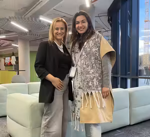 O Vánocích může pomoct i věc z druhé ruky. Petra Květová Pšeničná a Žaneta Slámová z Fandi mámám o aplikaci FandiMat a o materiální pomoci.