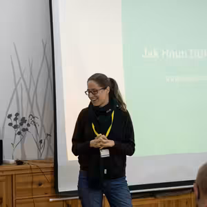 Anna Kárníková o tom jak růst v nerůstu: zkušenosti z Hnutí DUHA