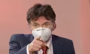 Všechno je to chaotické a to, co z vlády prosakuje je naprosto nedostatečné. Skutečně musíme na 2-3 týdny omezit veškerý pohyb na minimum, říká prezident ČLK Milan Kubek