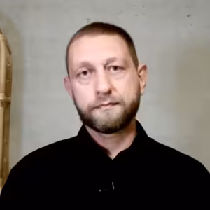 Novinář Hošek se choval jako sexuální predátor. Je ale první, kdo nezatlouká a nemlčí, říká Houdek