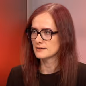 Kuloáry | Markéta Gregorová (Piráti): Europoslanci z hnutí ANO chtějí zbrojit, mluví jinak než Babiš | 16. 5. 2025