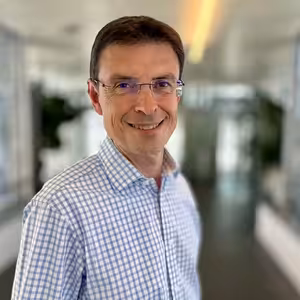 Petr Knap (EY Consulting): Evropské automobilky teď nejsou dostatečně inovativní, konkurenceschopné a rychlé ve vývoji softwaru. To jim komplikuje boj o místo na budoucí globální mapě