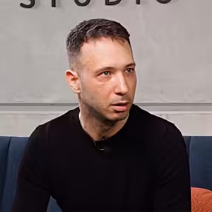 Na stovku zrychlí za 3 sekundy a stojí půl milionu. Auta od českého konstruktéra si složíte i sami