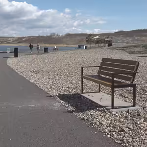 Město Most vylepšuje okolí jezera Most.