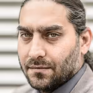 Podcast BEZ OBALU: Prolhaný prezidentský kandidát s podporou Romů