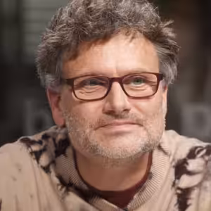 Není větší téma než láska. Potřeboval jsem se poňuchňat. Moje fantazie je bezbřehá, říká Hartl