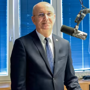 Jan Hoľko - Ministerstvo obrany neurobilo verejnú súťaž na transportéry, pretože je v časovej tiesni