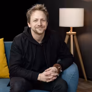 Tomáš Klus se rozpovídal o detailech z manželství, i smutných osudech ubytovaných Ukrajinců