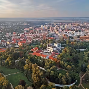 #nebududoma: V Pardubickém kraji do skanzenu, oživeného brownfieldu, za krásou koní i starých aut