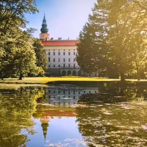 Zlínský kraj: Zahradami obklopený kroměřížský zámek i letadlo, které přivezlo zlaté hochy z Nagana