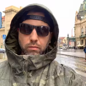 #15 Demonstrace v Praze, "Příliš bílé Skotsko"