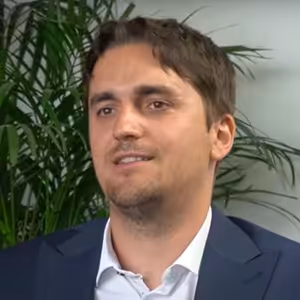 Futurista Spano: Umelá inteligencia môže byť hrozbou, scény z akčných filmov však nečakaj