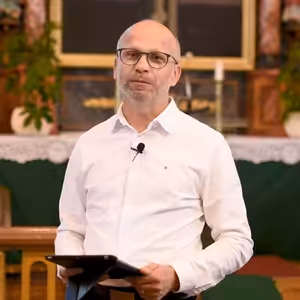 VIERA, NÁDEJ, LÁSKA…