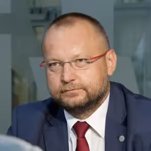 Je to lidsky nechutné. Mynář má prezidenta chránit, místo toho ale jede hradní intriky, říká Bartošek