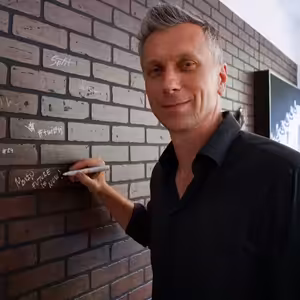 PODCAST#5 MARTIN HOLEČKO - Exponenciální technologie, Etnetera, budhismus & Future Port Prague