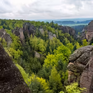 Vzhůru do Královéhradeckého kraje: Skály vás ohromí, v Babiččině údolí se ocitnete v románu z povinné četby