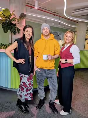 „Adopce nám změnila život. A ten dobrý skutek se vlastně stal nám.“ Herec a moderátor Vojta Záveský o rodině, addopci i o tom, co je opravdové dobro a kdo je Dobroskladník