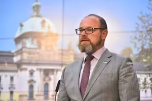 Návrat dětí do škol a konkrétní načasování jednotlivých rozvolňujících vln bude na zodpovědnosti epidemiologů a ministerstva zdravotnictví, říká pro Rádio Z ministr školství Robert Plaga /ANO/