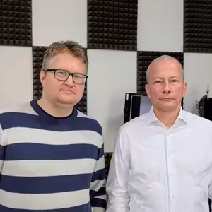 Tvůrci zelených nesmyslů ať skončí v blázinci, napsal do Bruselu falešný Petr Fiala