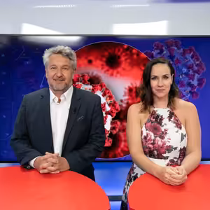 Infektolog Petr Smejkal: Nakažených je více, než říkají čísla. Proč se lidé covidu nebojí?