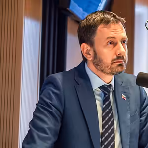 Eduard Heger - Plošné zvyšovanie platov nie je nápomocné, ľudia si zvýšenie musia zaslúžiť