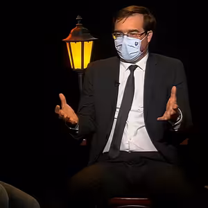 .pod lampou s ministrom zdravotníctva: O Bohu, Pente a ceste von