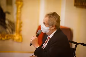 Prezident Zeman: Šílence je zapotřebí izolovat